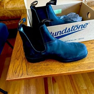 BRAND NEW Blundstone boots